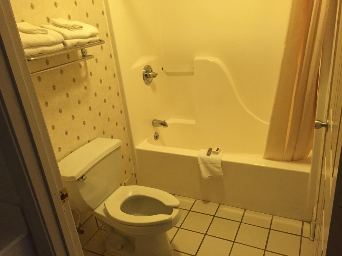 Deerfield Inn Somerville Room photo